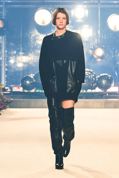 Look 32